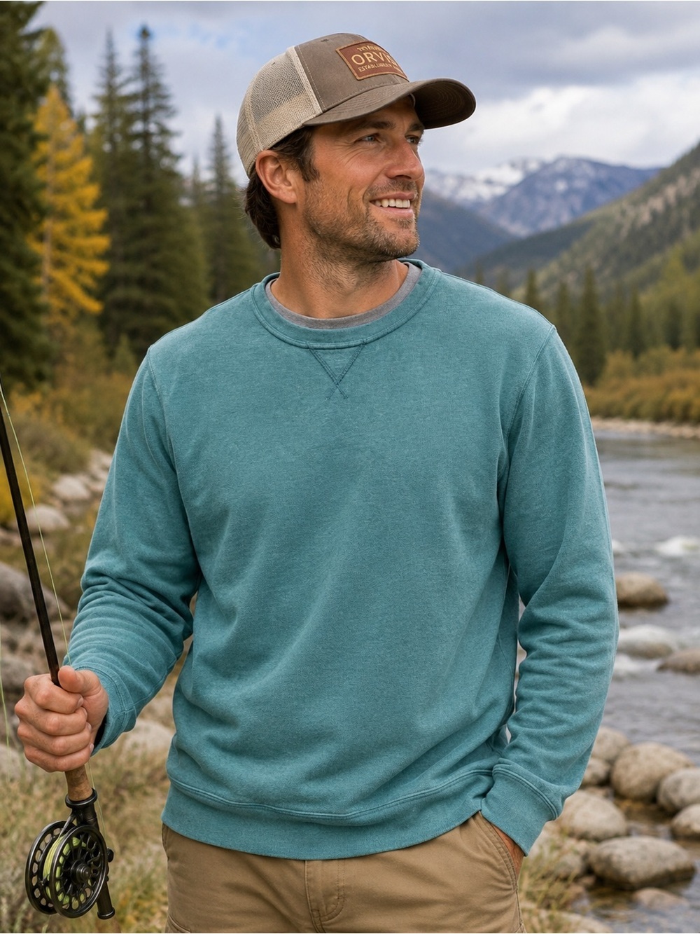 Old school classic outdoor Orvis fisherman crewneck in size large. *FLAW
